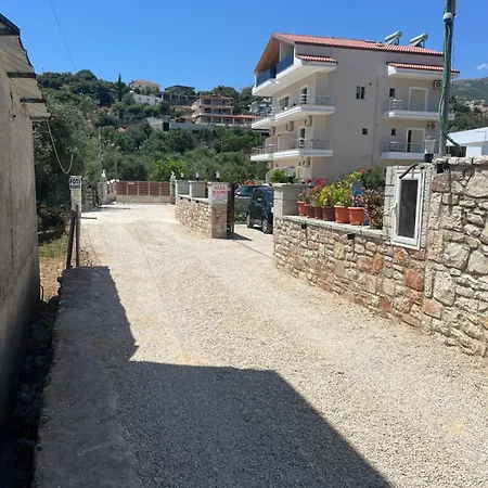 Hotel Foti *