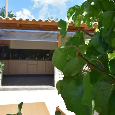 Hotel Foti *