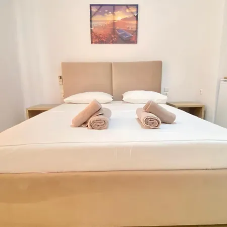 Foti * Himara