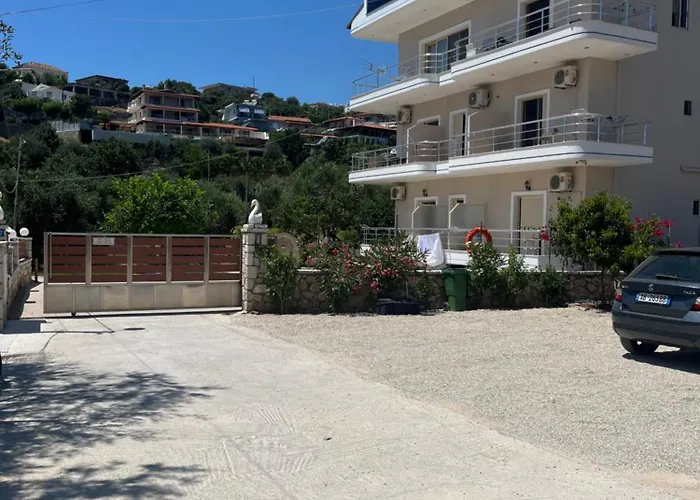 Hotel Foti *